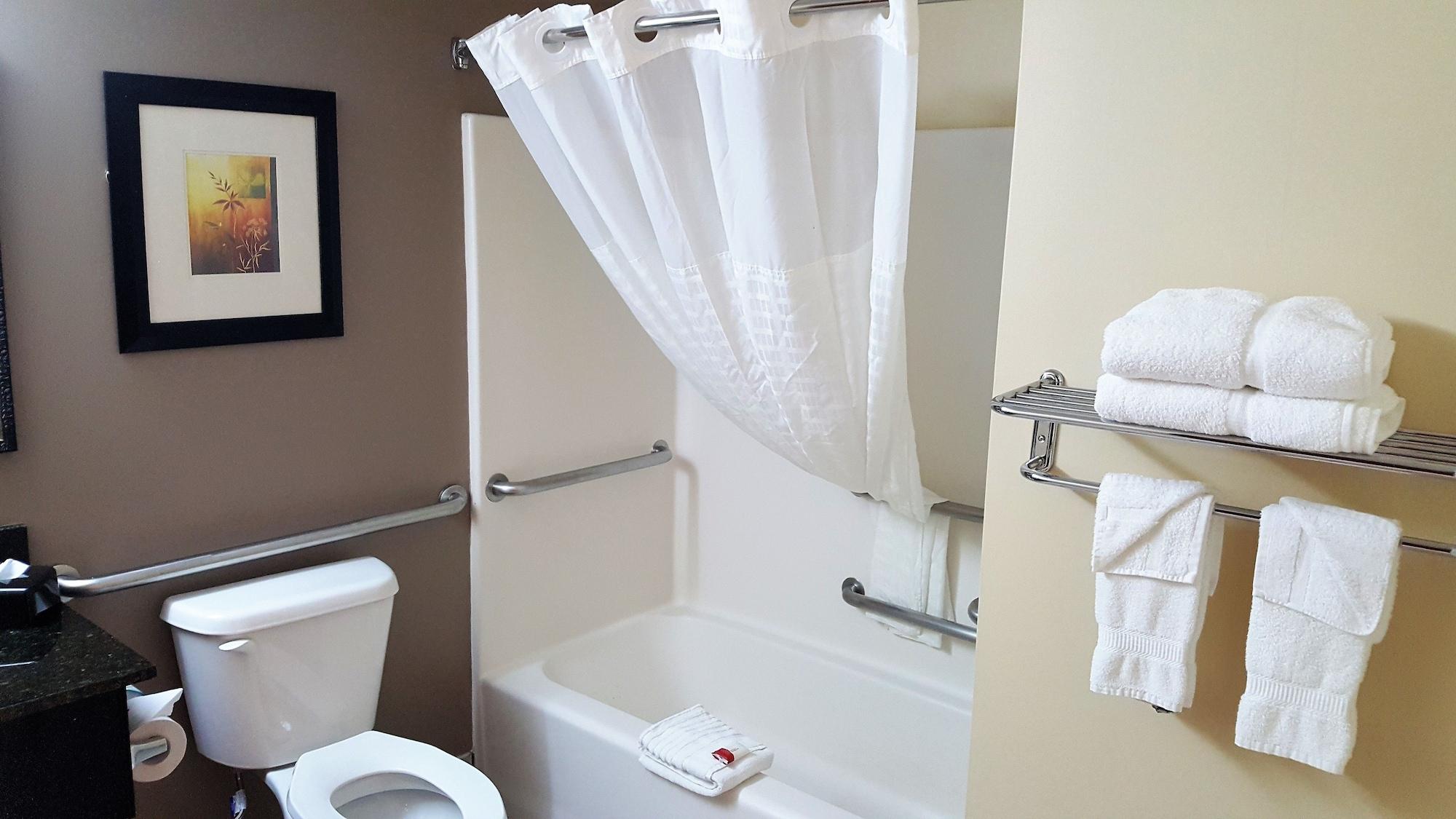 Baymont By Wyndham Airport Area Free Airport Shuttle Hotel Belleville