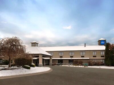 Hotel Baymont By Wyndham Airport Area Free Airport Shuttle